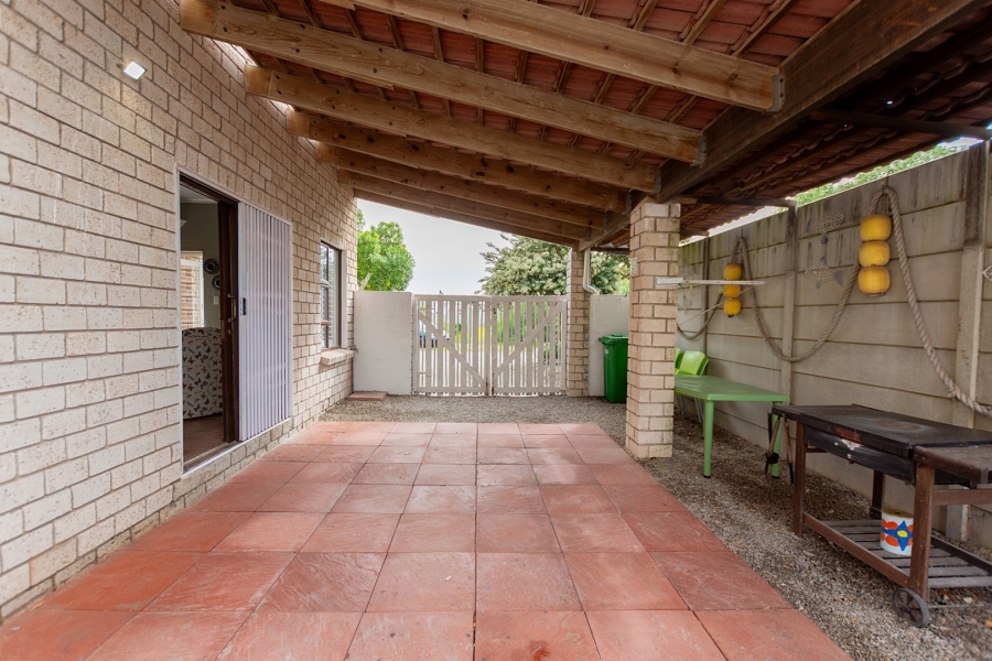5 Bedroom Property for Sale in Britannia Bay Western Cape